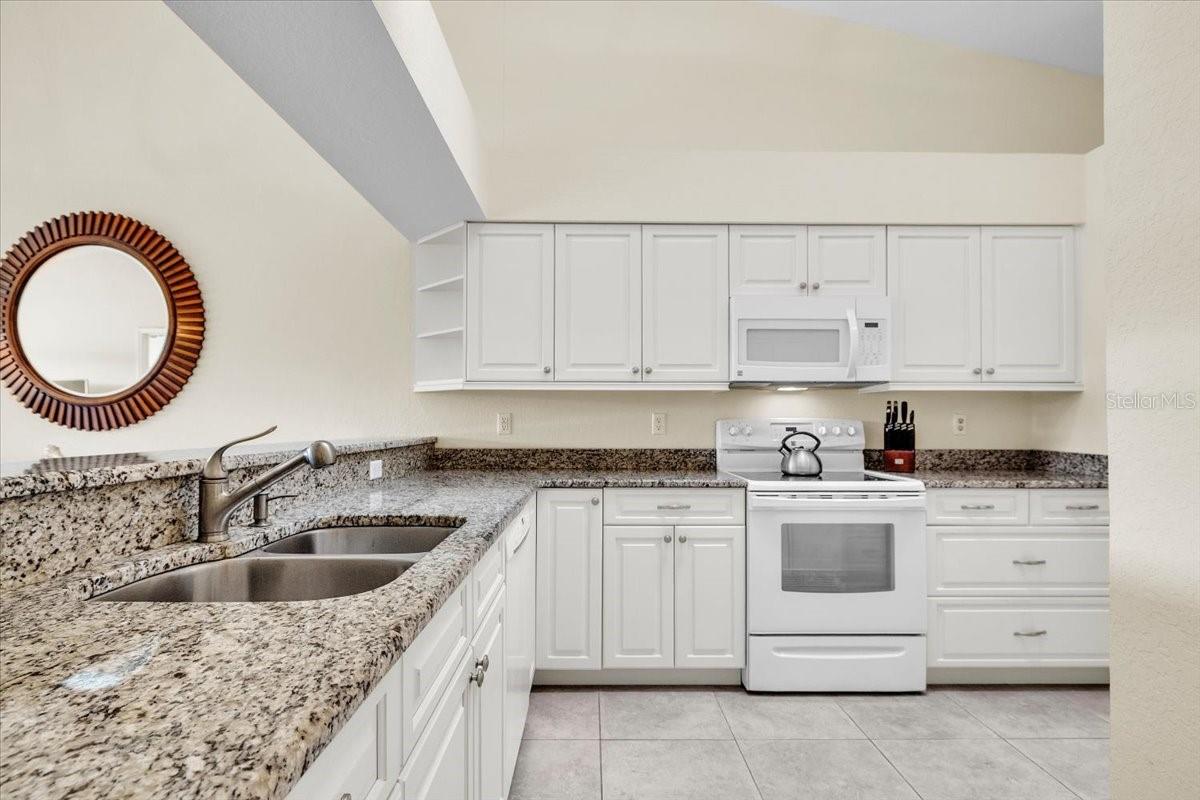 Image 17 of 70 For 12221 Kingsway Circle B2