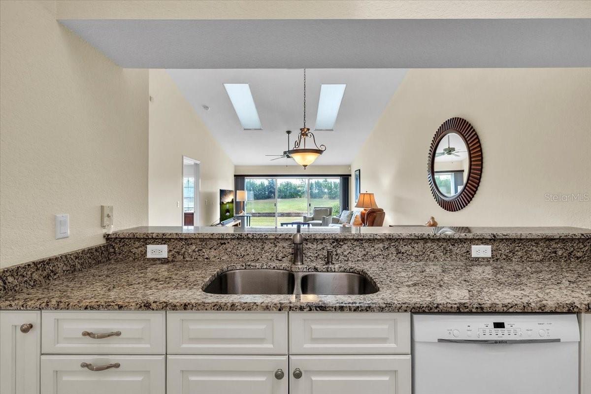 Image 21 of 70 For 12221 Kingsway Circle B2