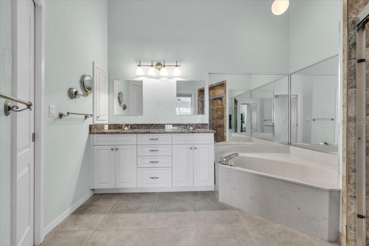 Image 28 of 70 For 12221 Kingsway Circle B2