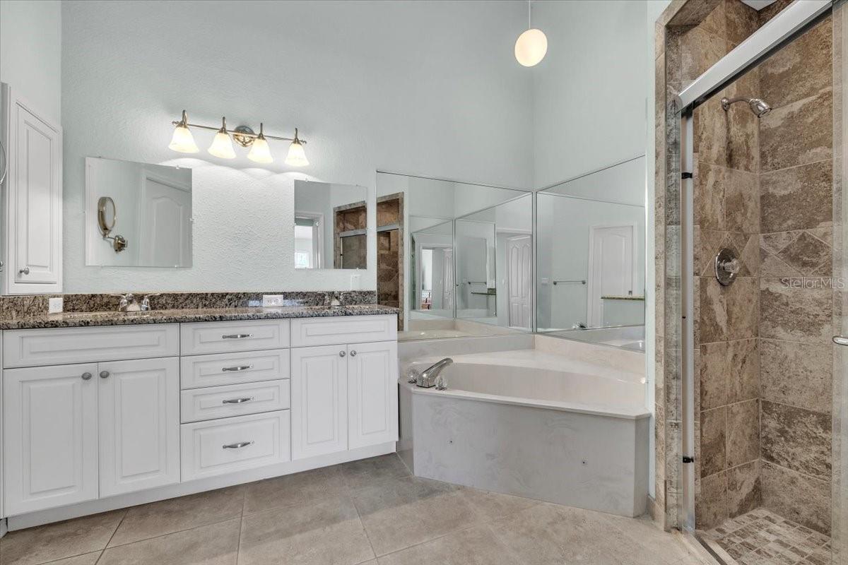 Image 29 of 70 For 12221 Kingsway Circle B2