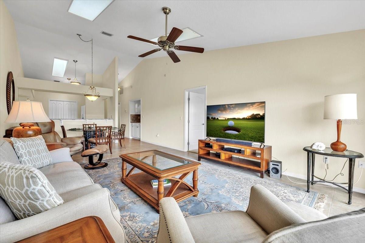 Image 9 of 70 For 12221 Kingsway Circle B2