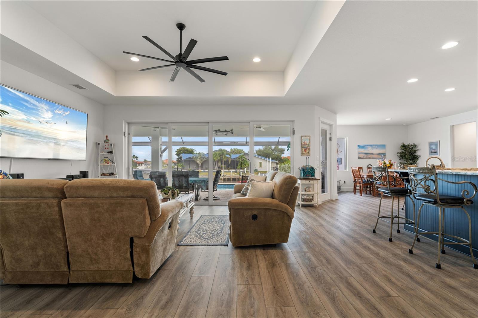 Image 17 of 68 For 2750 Marion Avenue