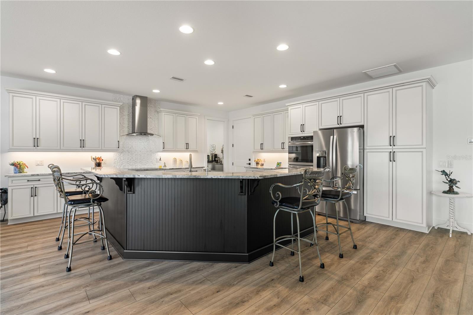 Image 21 of 68 For 2750 Marion Avenue