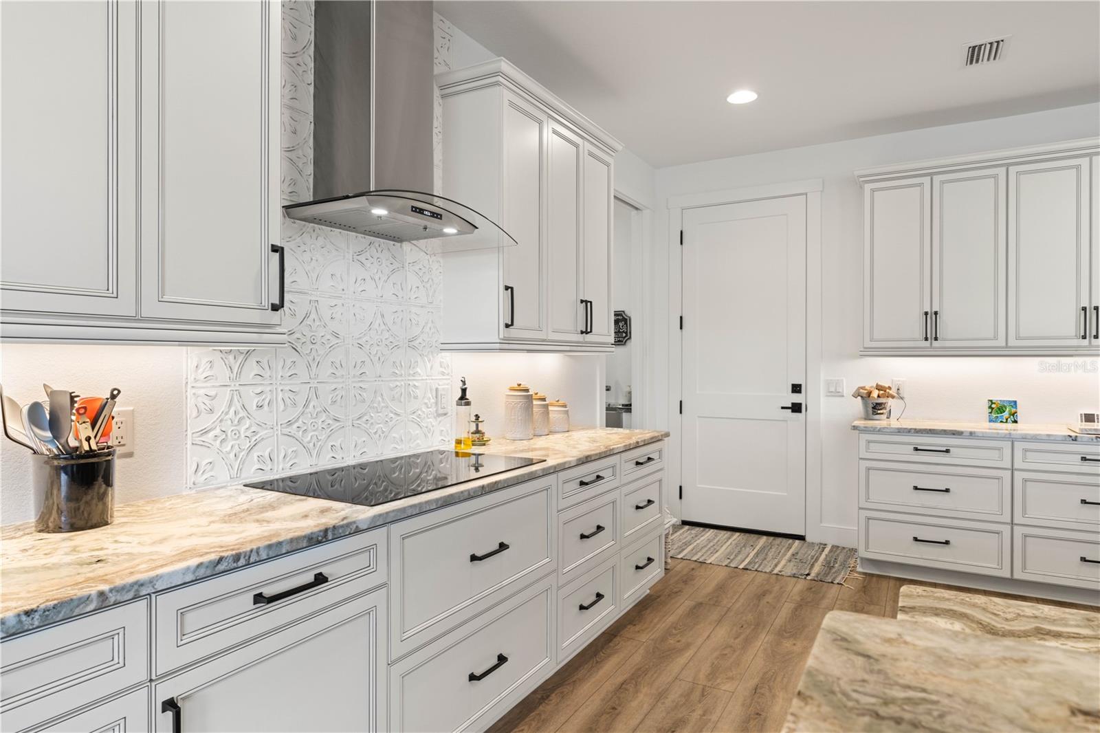 Image 22 of 68 For 2750 Marion Avenue