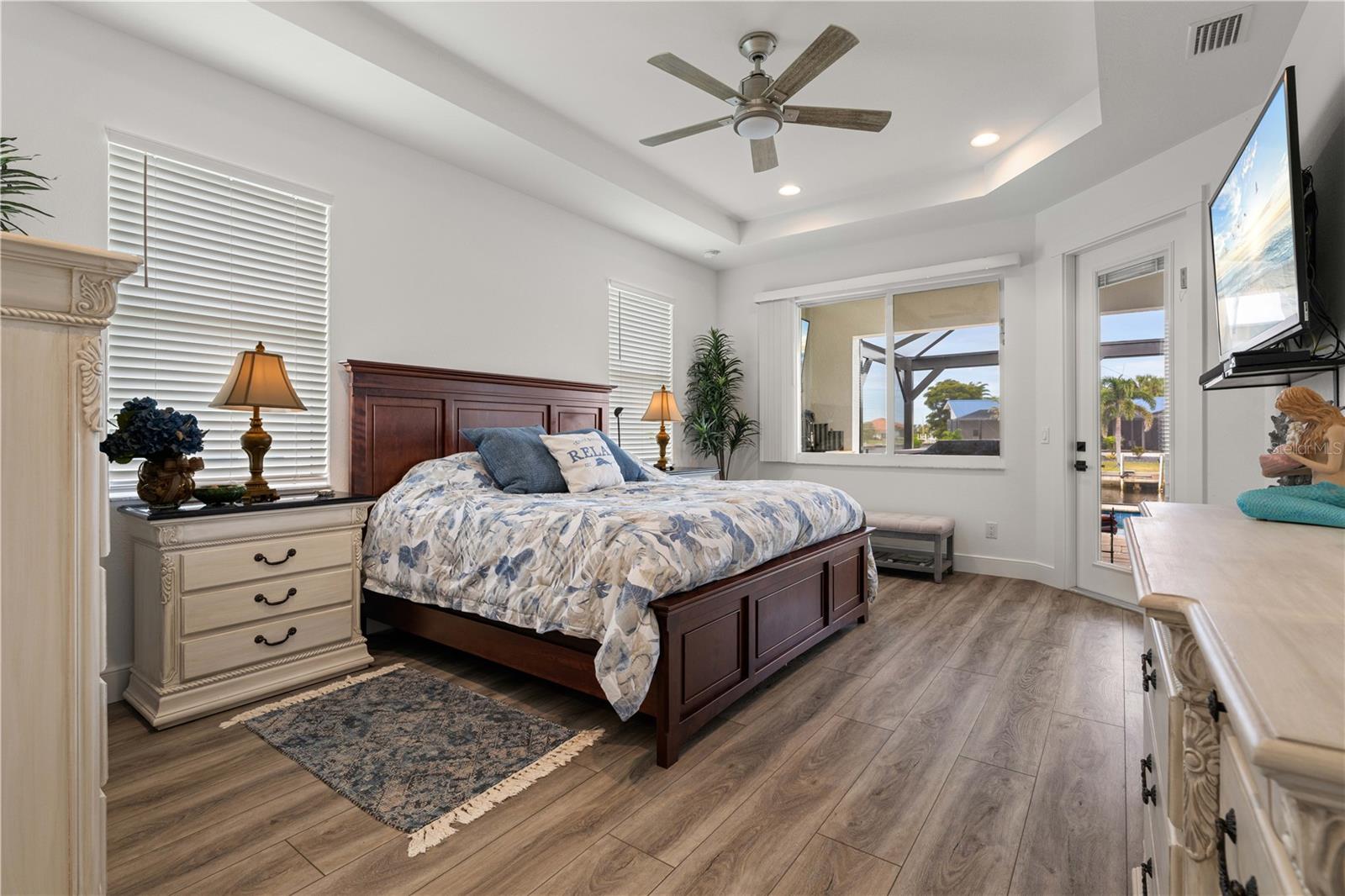 Image 28 of 68 For 2750 Marion Avenue