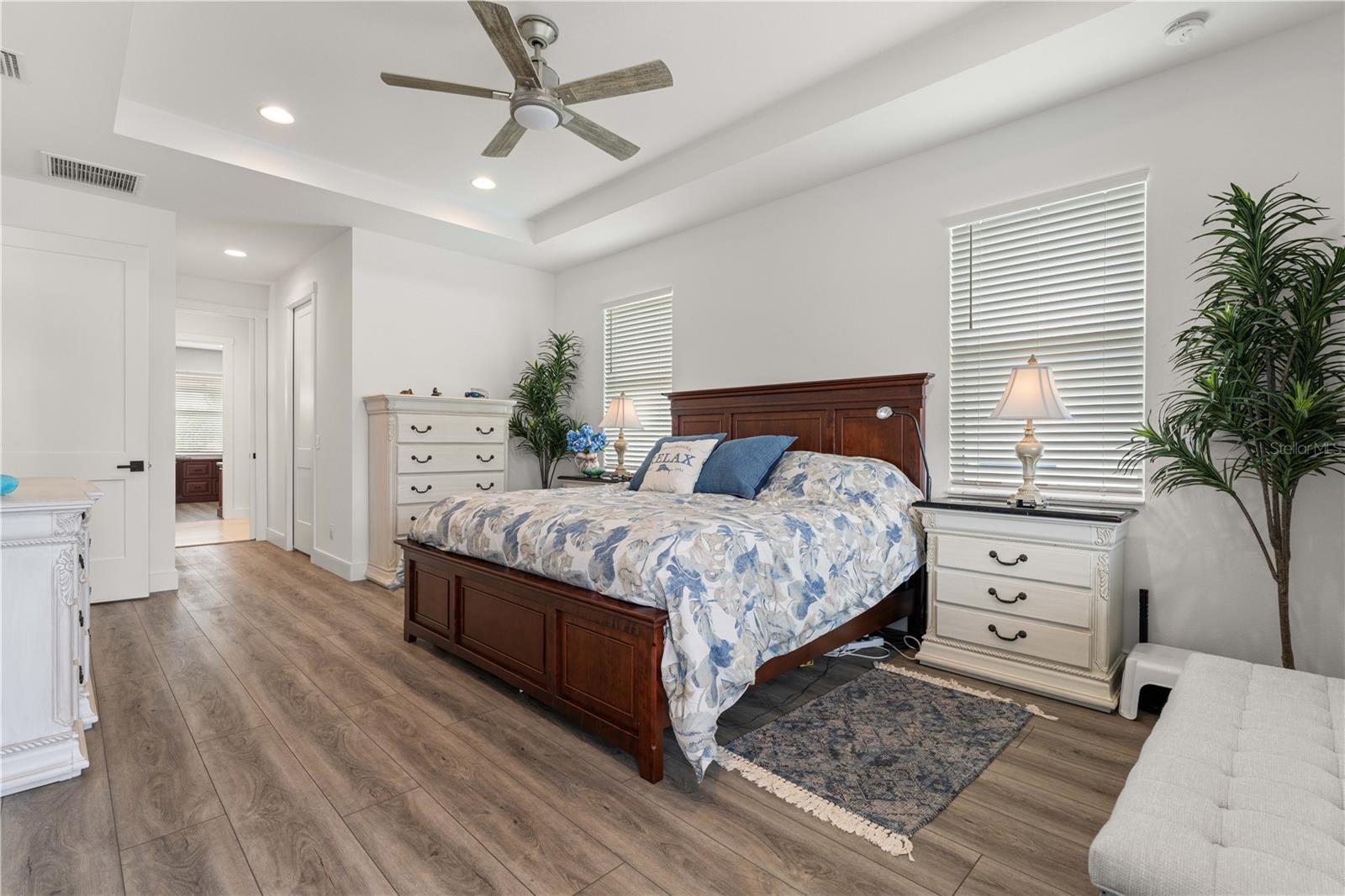 Image 29 of 68 For 2750 Marion Avenue