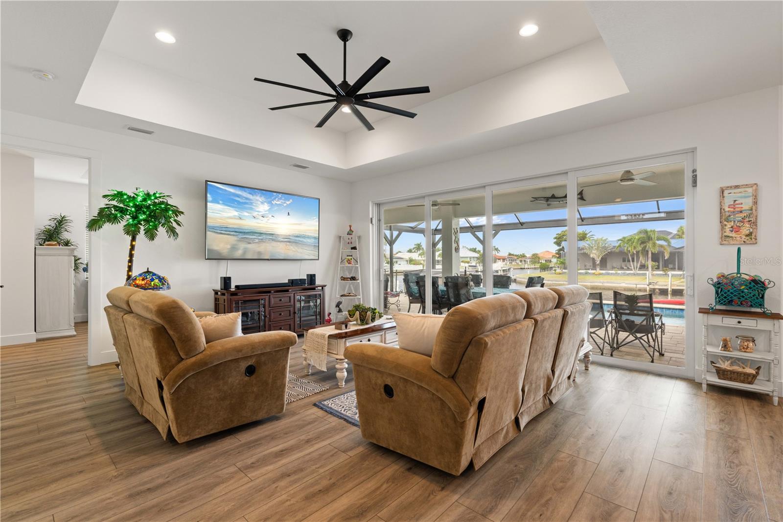 Image 3 of 68 For 2750 Marion Avenue