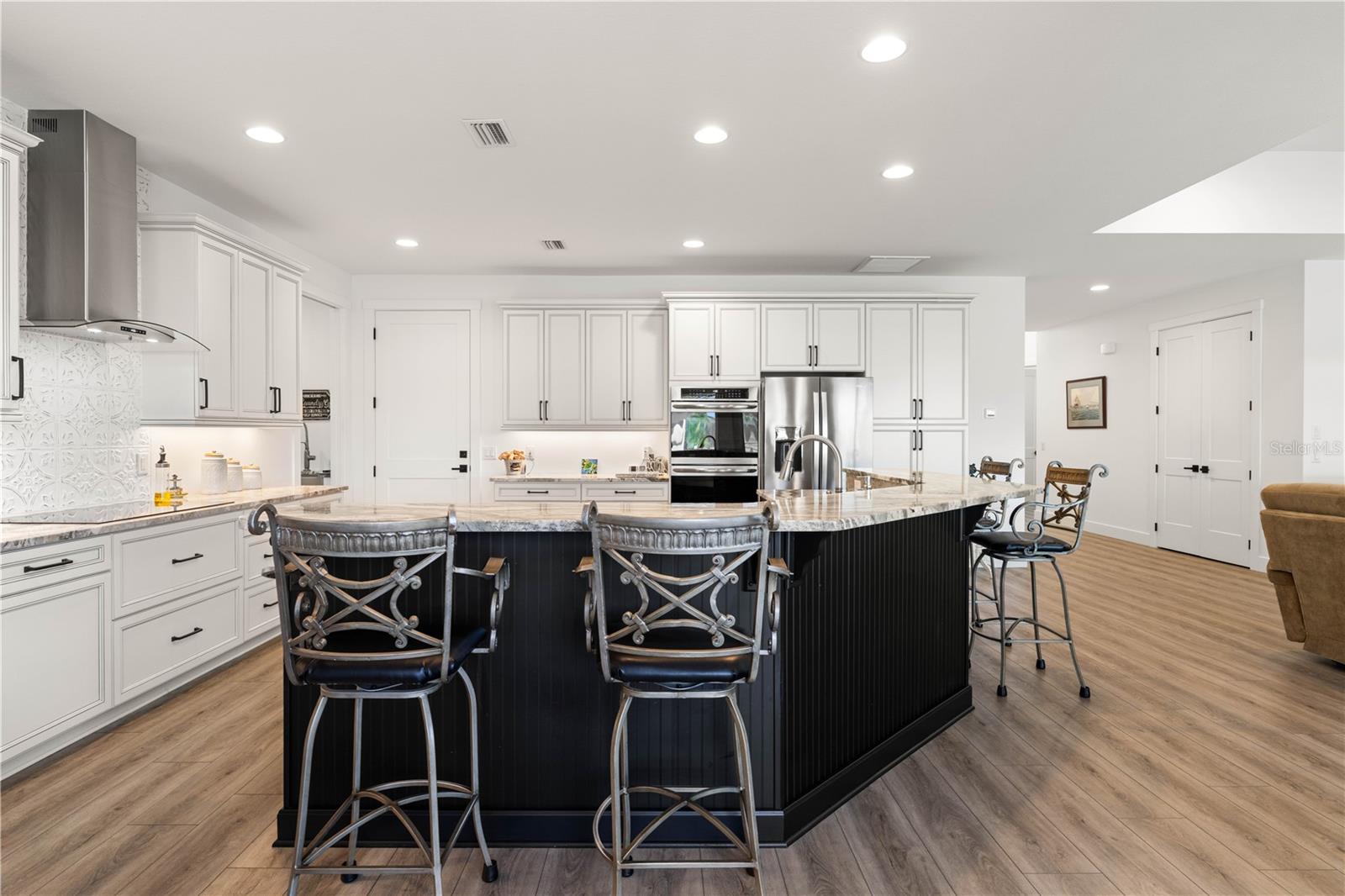 Image 7 of 68 For 2750 Marion Avenue