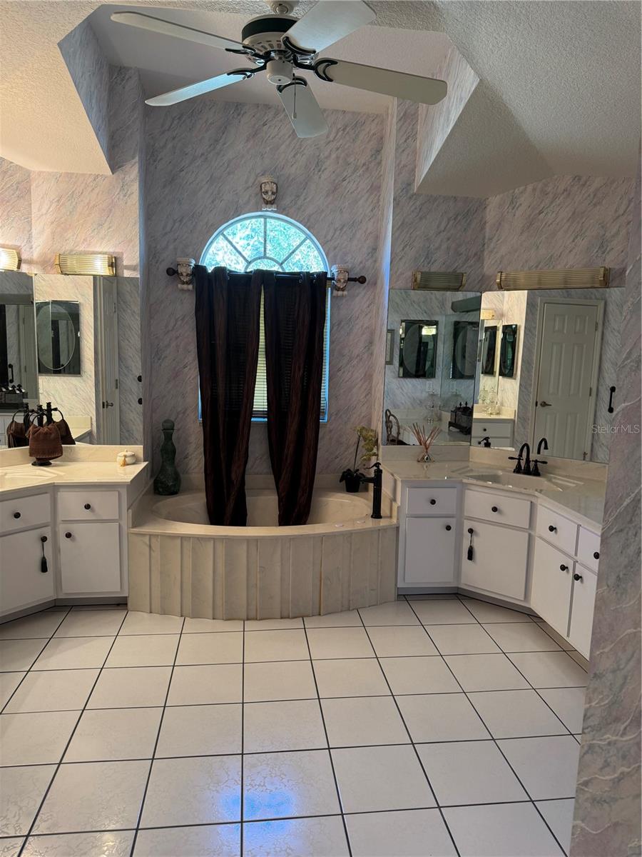 Image 7 of 9 For 3501 Tropicaire Boulevard