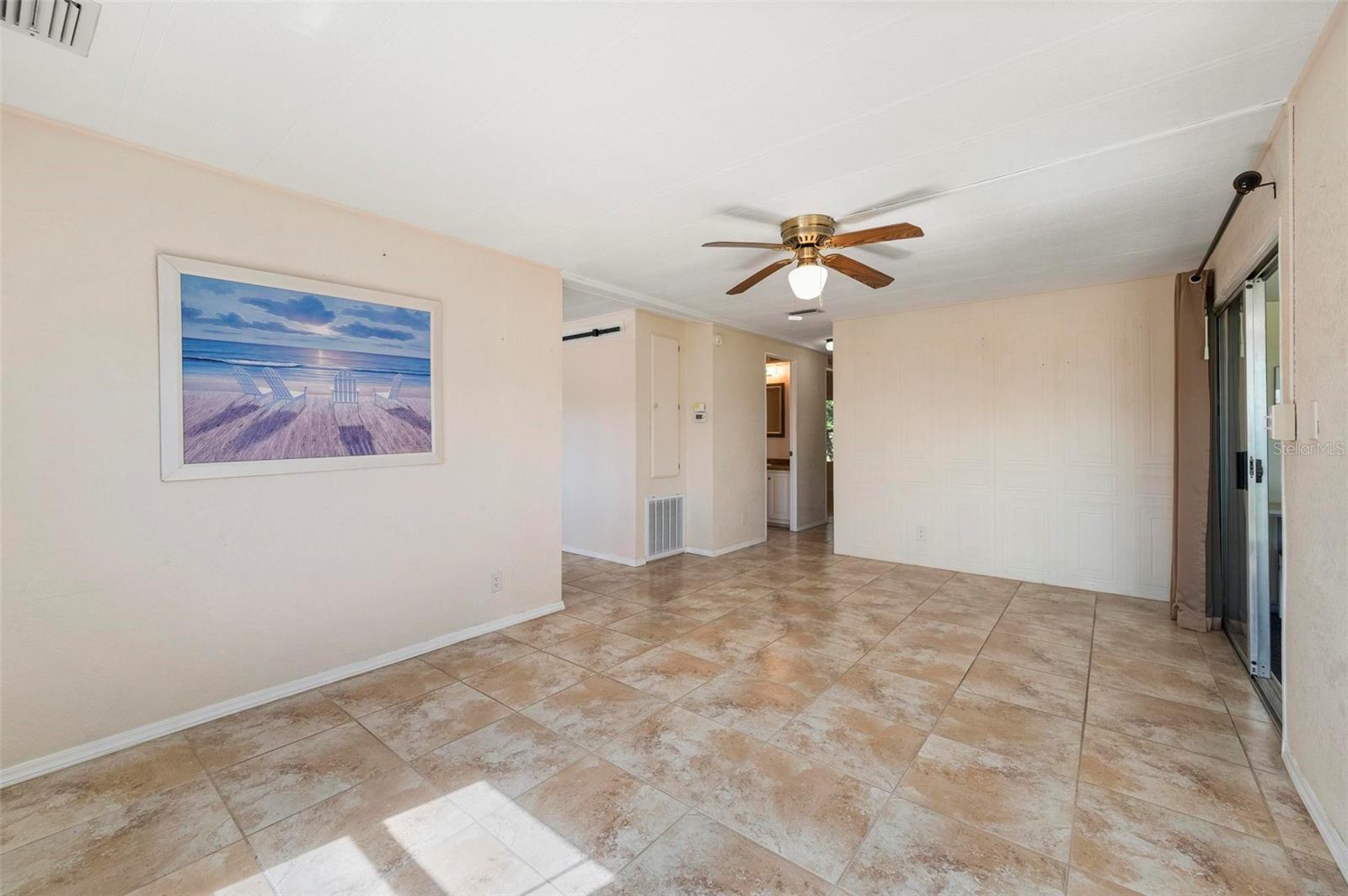 Image 11 of 59 For 1000 Kings Highway 328