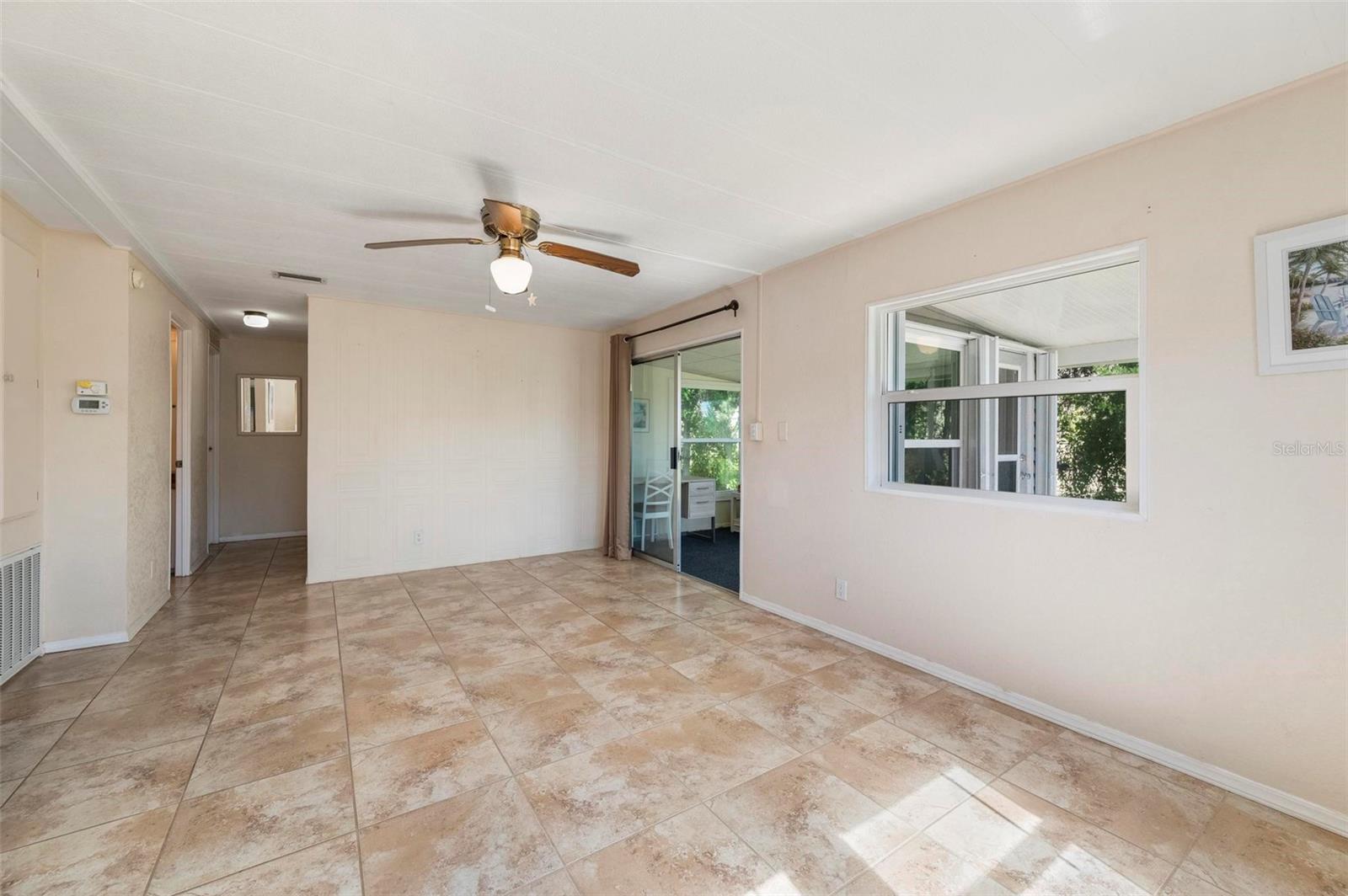 Image 12 of 59 For 1000 Kings Highway 328