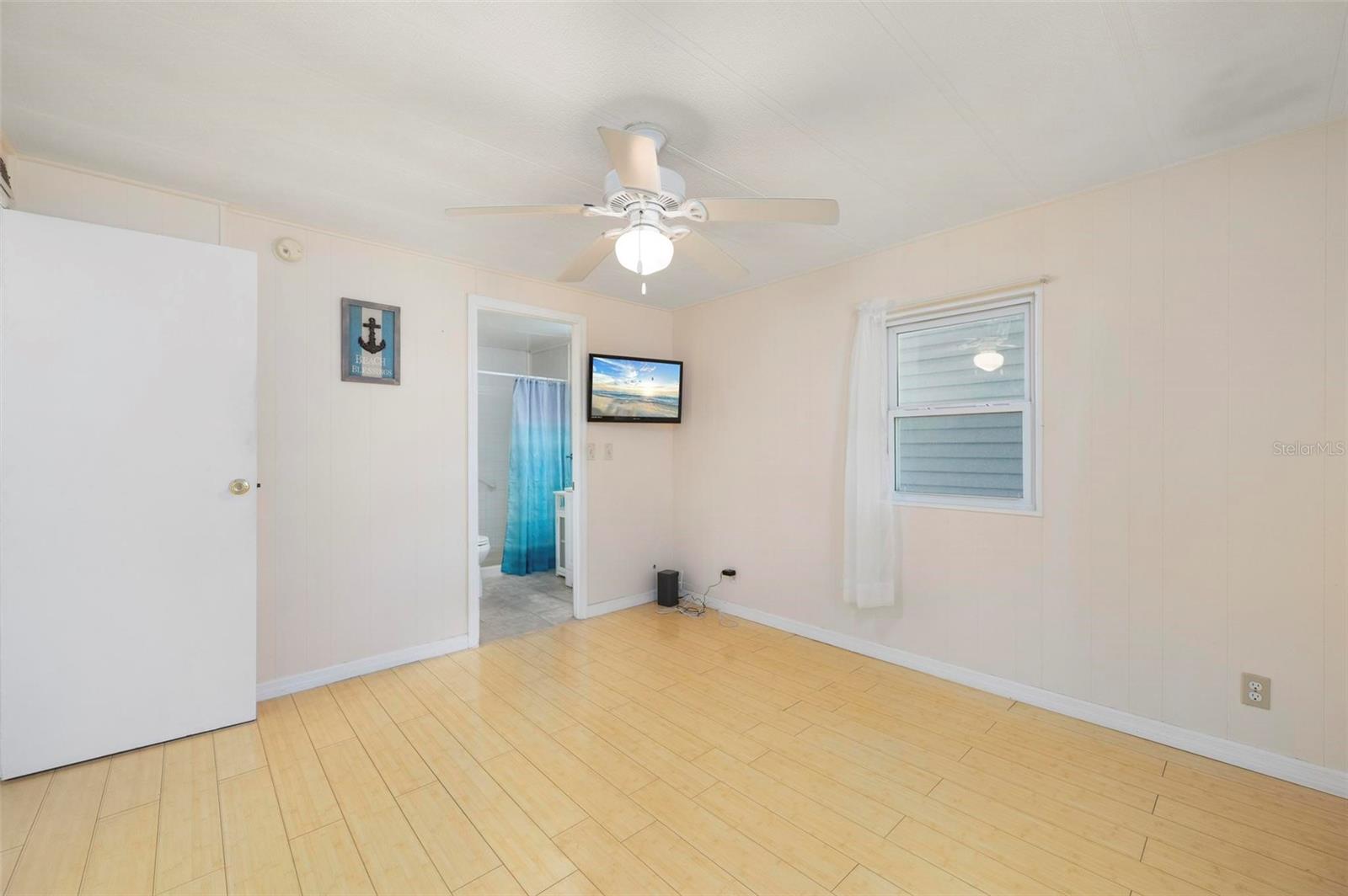 Image 16 of 59 For 1000 Kings Highway 328