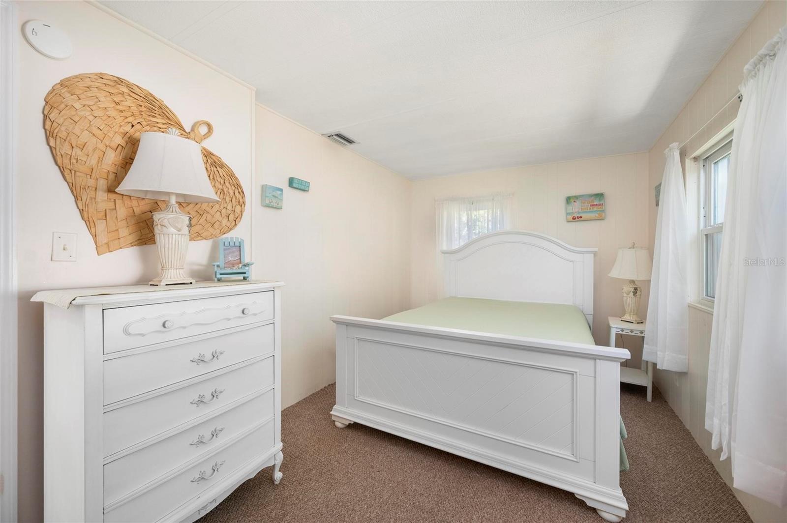 Image 18 of 59 For 1000 Kings Highway 328