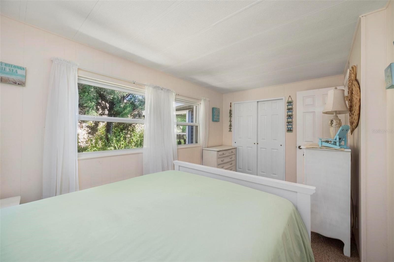 Image 19 of 59 For 1000 Kings Highway 328