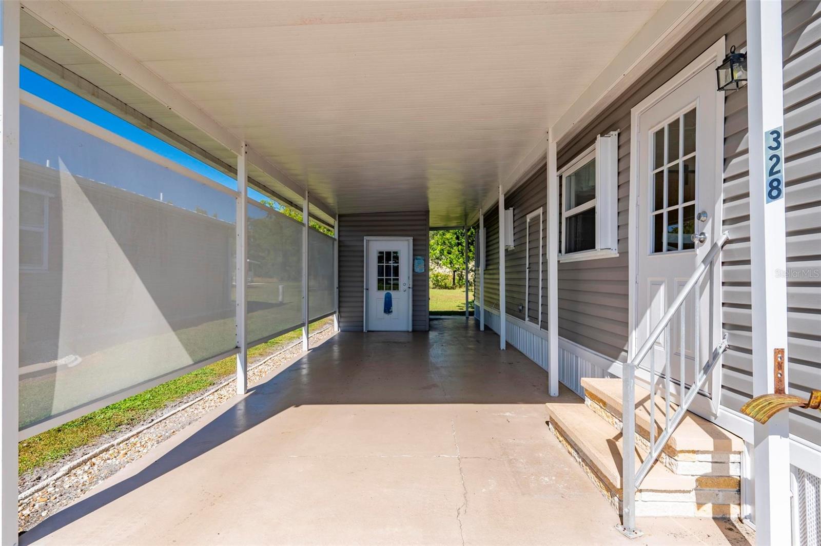 Image 2 of 59 For 1000 Kings Highway 328