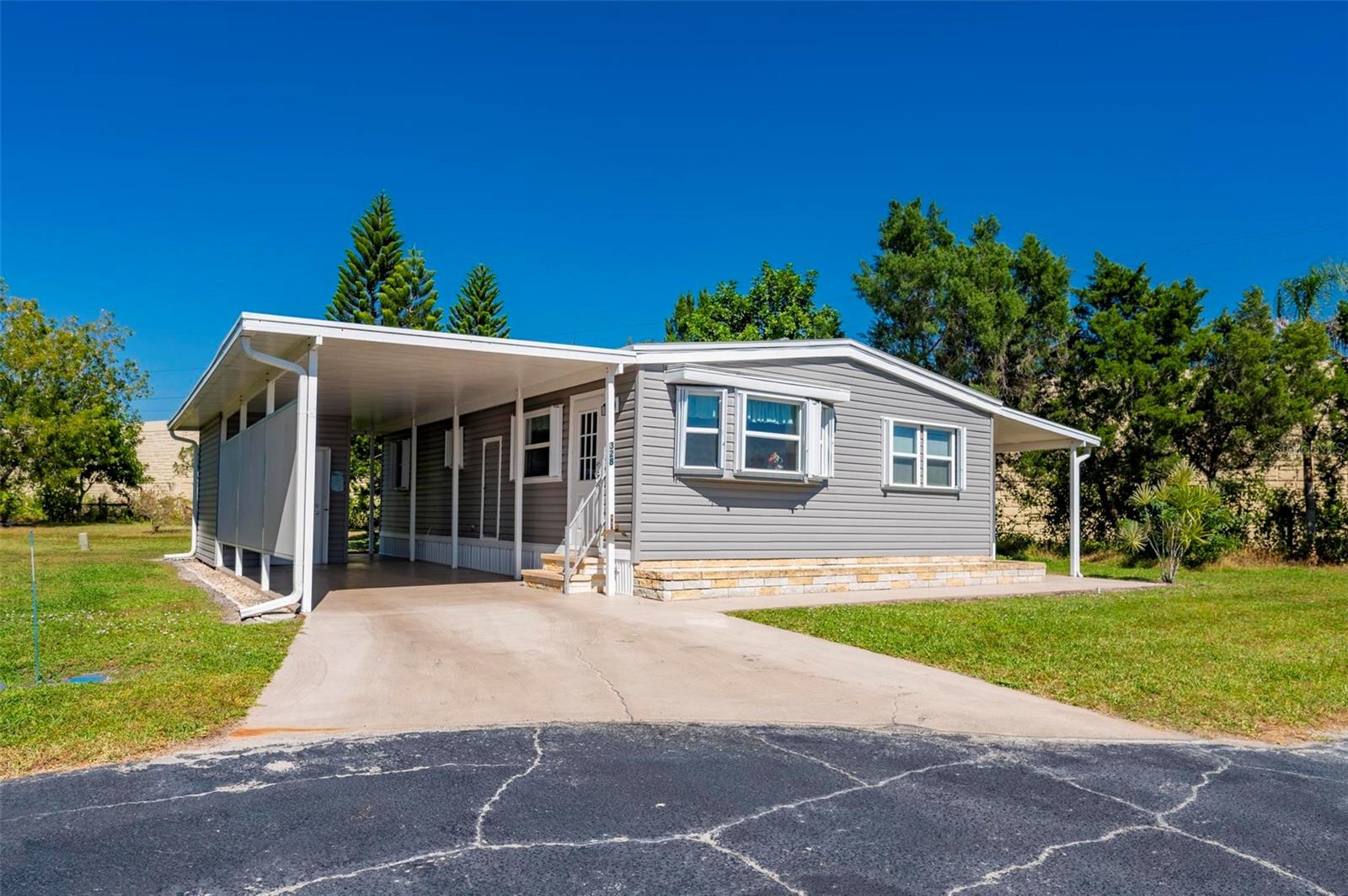 Image 25 of 59 For 1000 Kings Highway 328