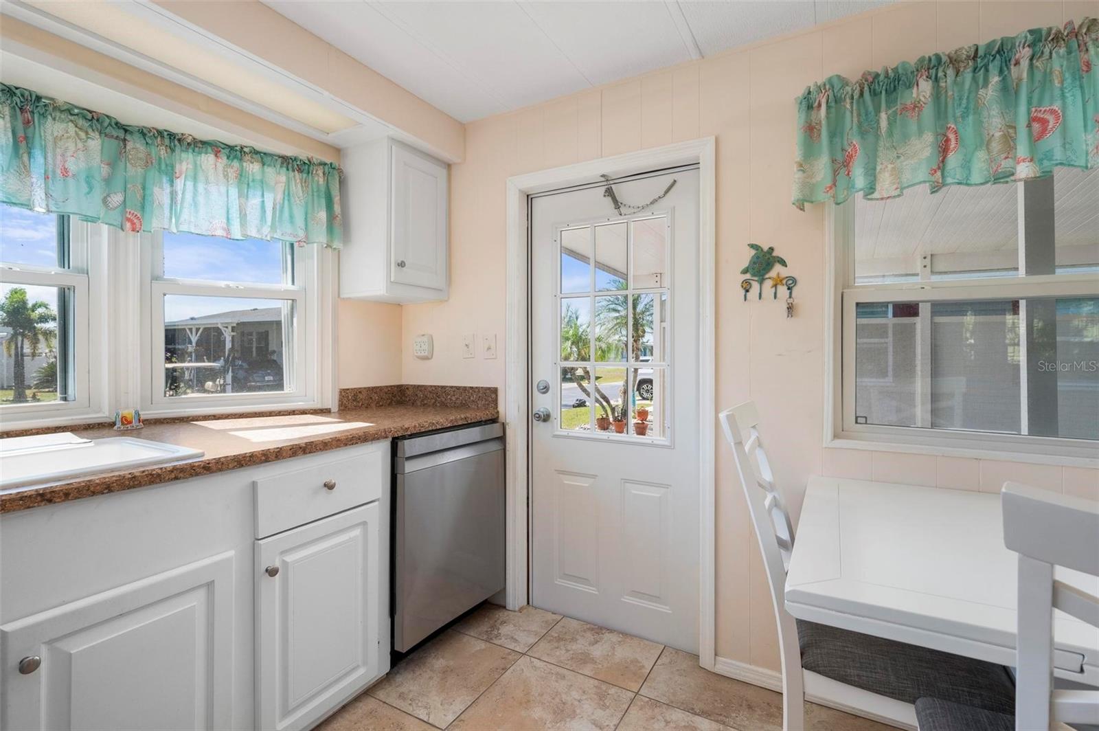 Image 4 of 59 For 1000 Kings Highway 328