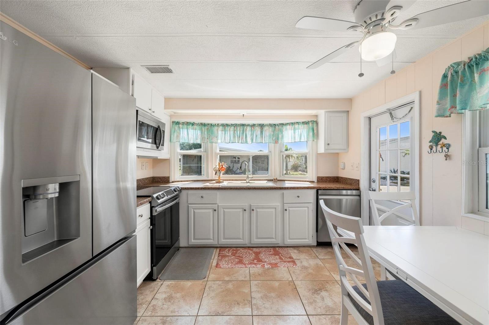 Image 6 of 59 For 1000 Kings Highway 328