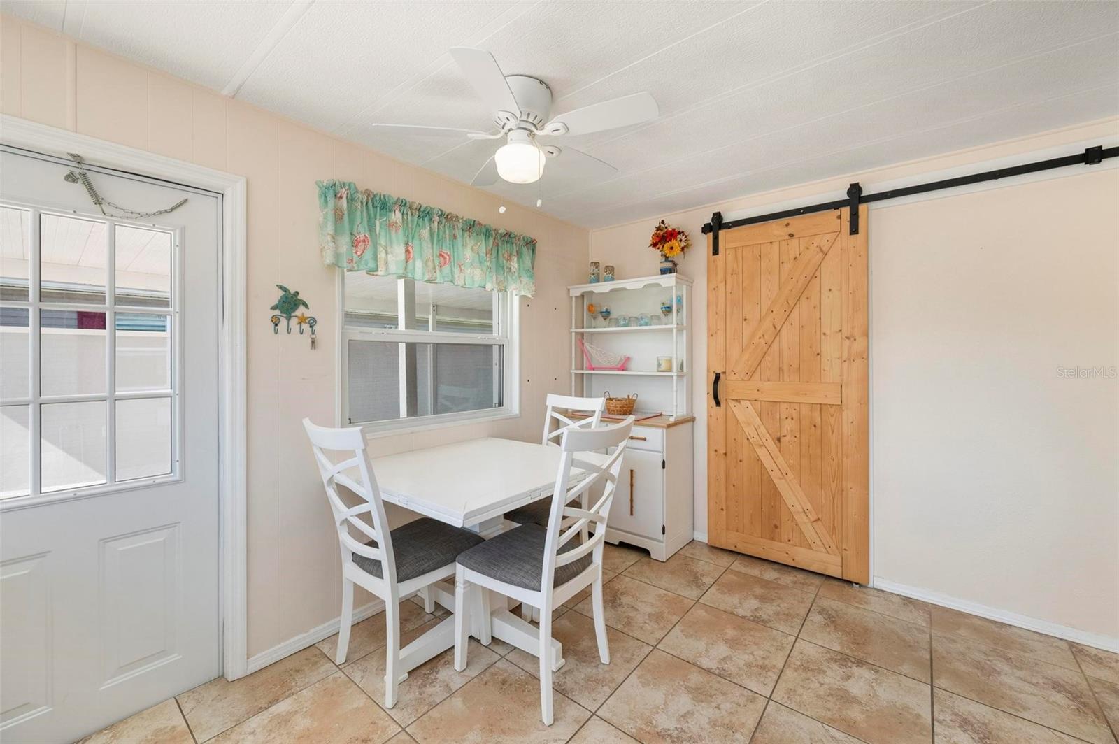 Image 8 of 59 For 1000 Kings Highway 328