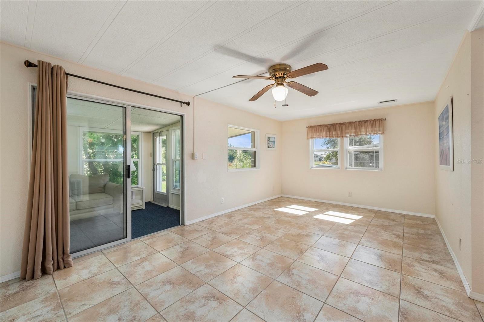 Image 9 of 59 For 1000 Kings Highway 328