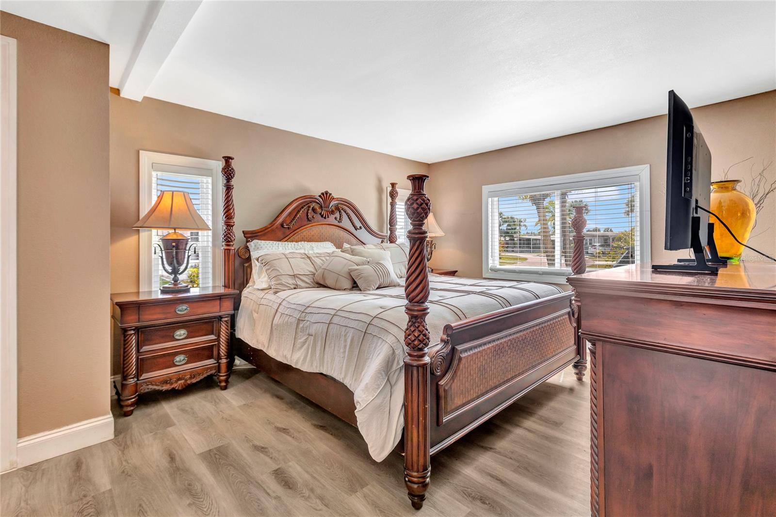 Image 11 of 54 For 2100 Kings Highway 283