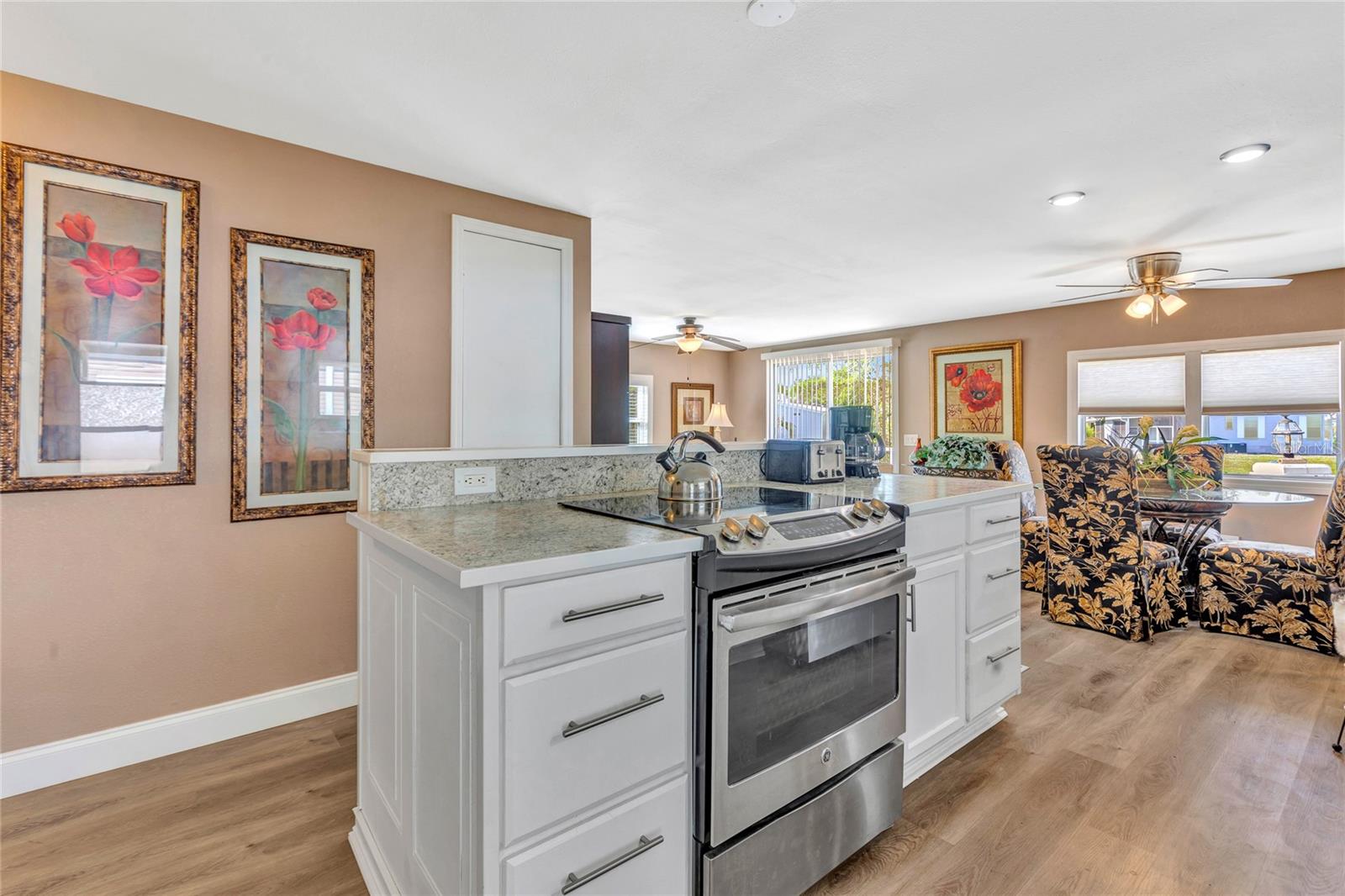 Image 6 of 54 For 2100 Kings Highway 283