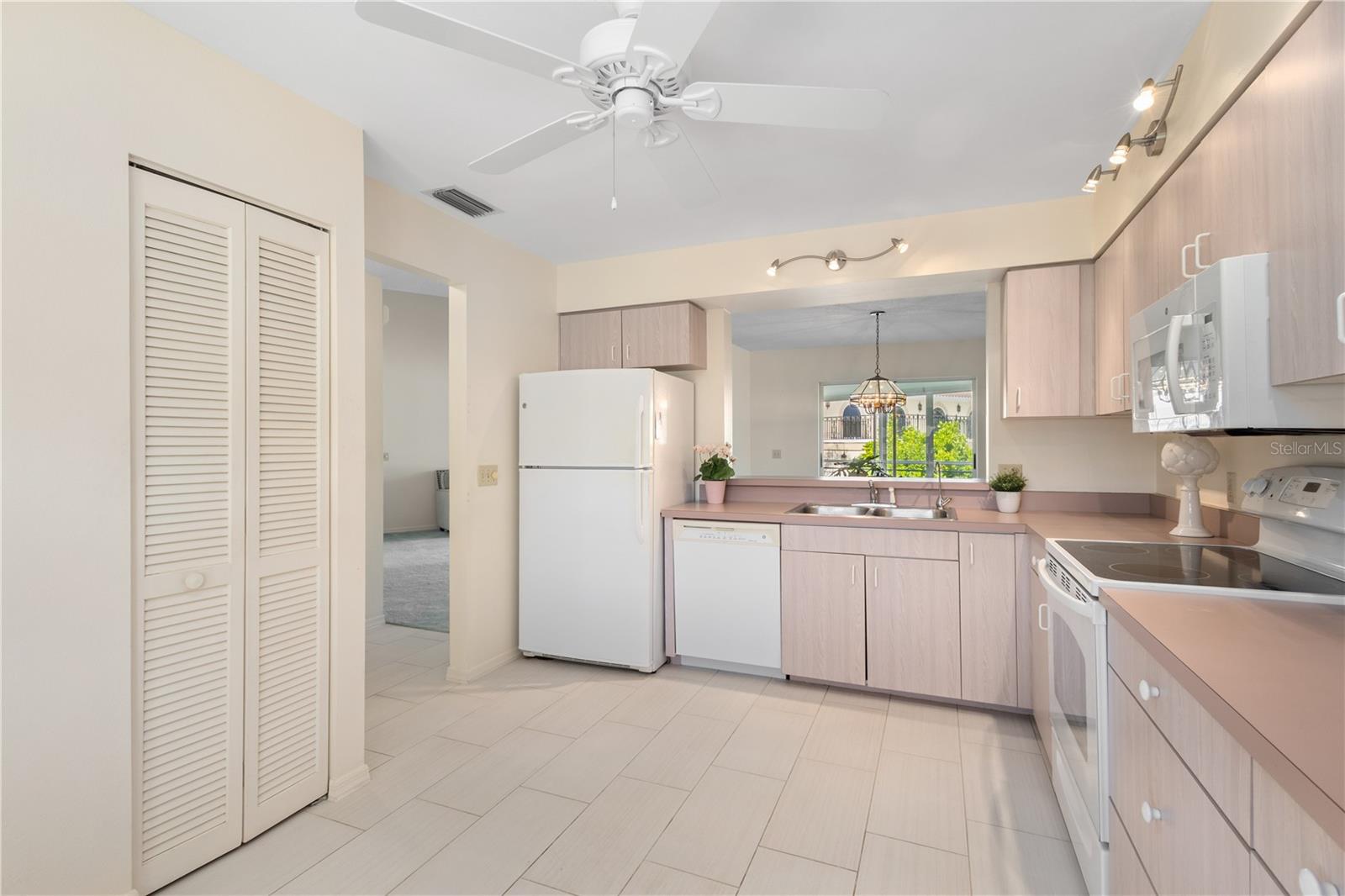 Image 9 of 35 For 6101 34th Street W 33g