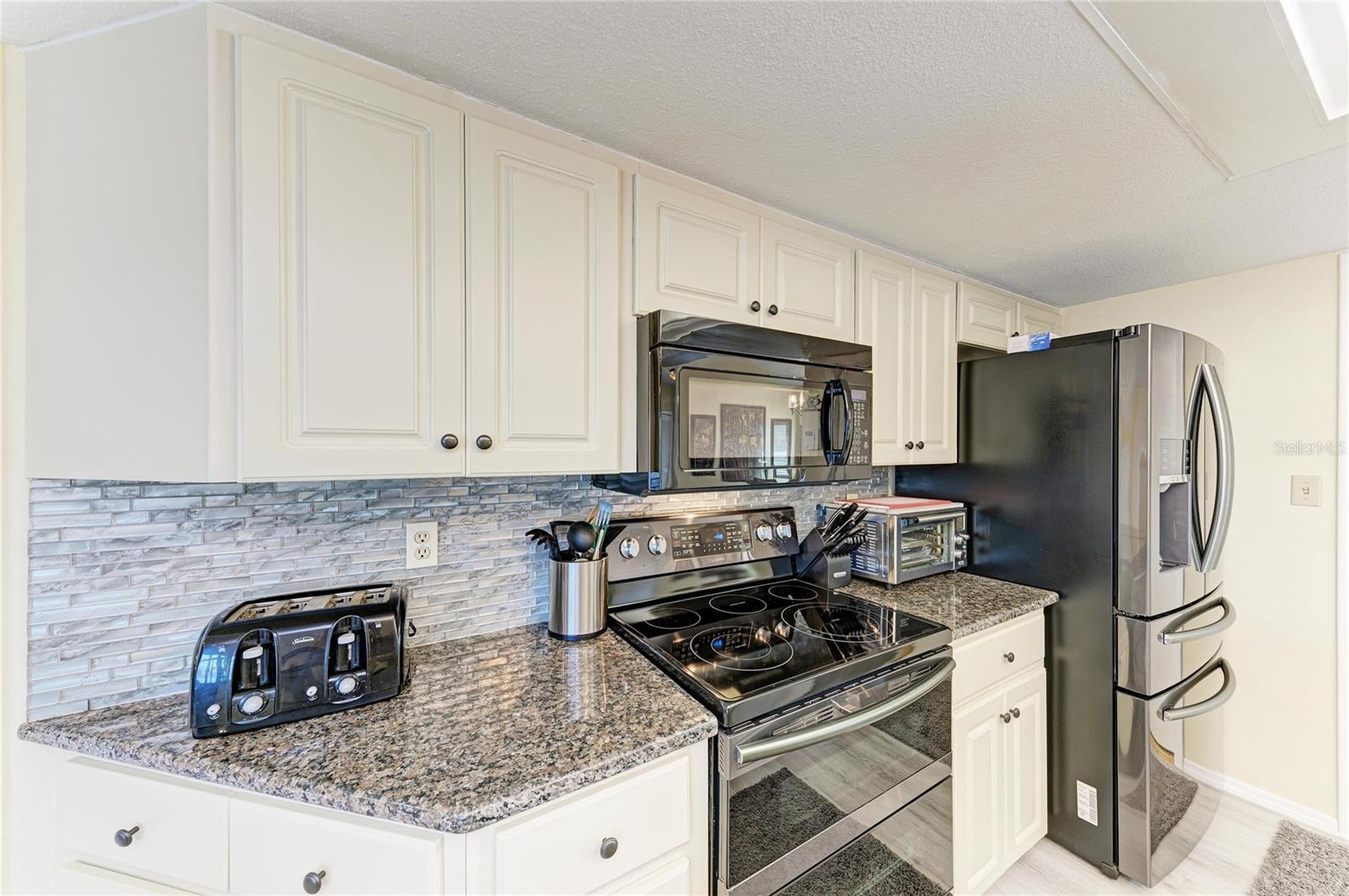 Image 18 of 58 For 11778 Dallas Drive N