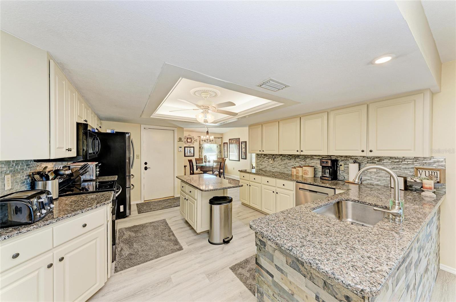 Image 19 of 58 For 11778 Dallas Drive N