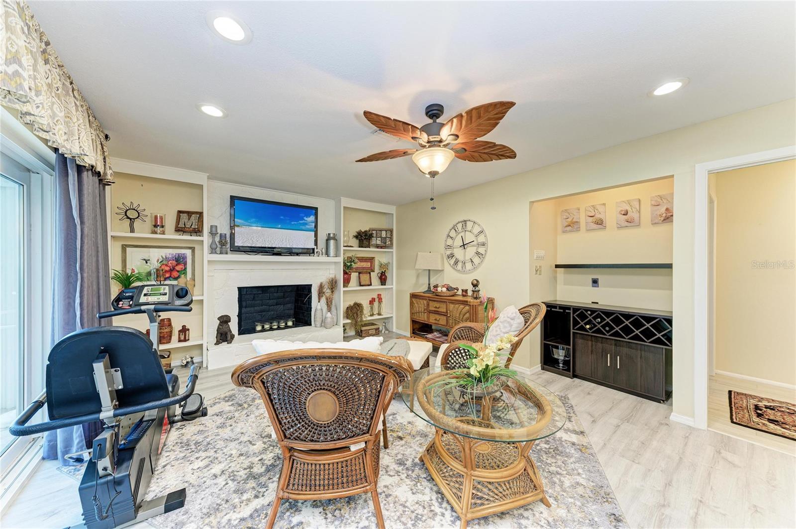 Image 21 of 58 For 11778 Dallas Drive N