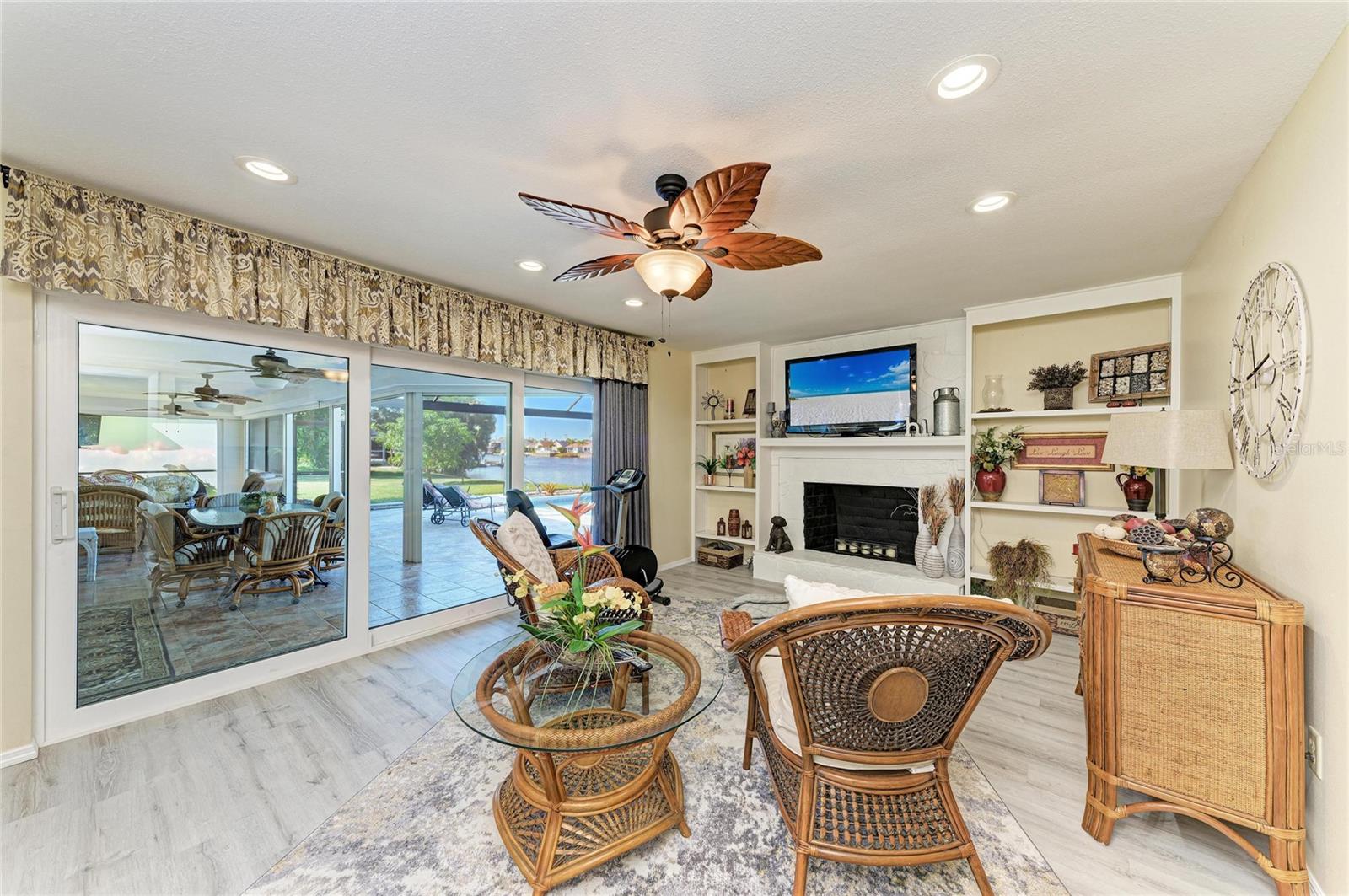 Image 22 of 58 For 11778 Dallas Drive N