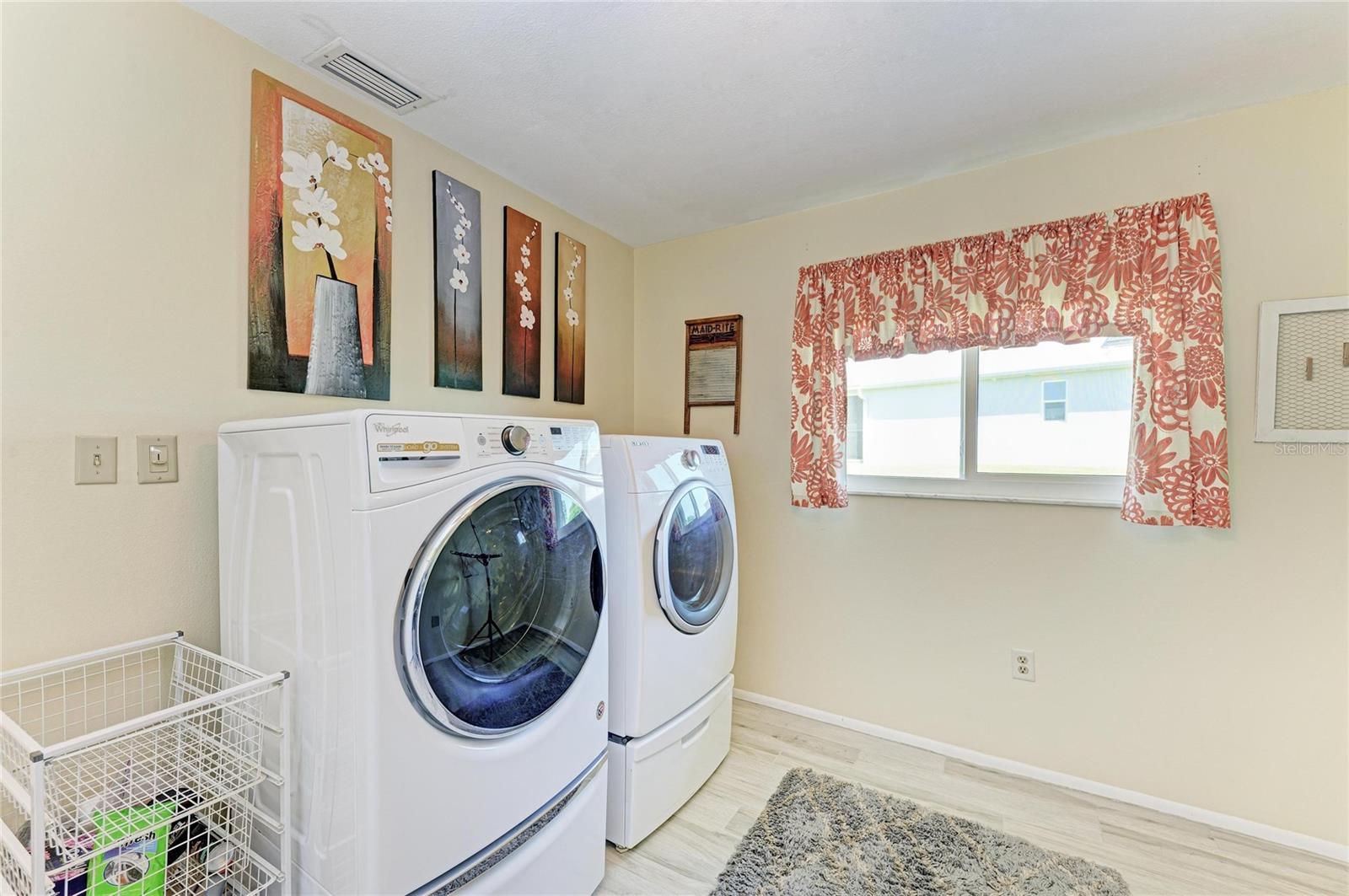 Image 38 of 58 For 11778 Dallas Drive N