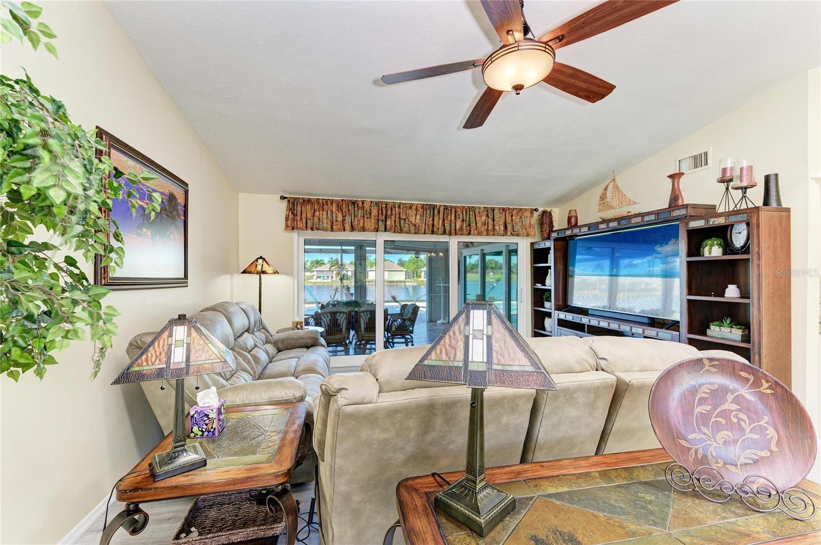 Image 9 of 58 For 11778 Dallas Drive N