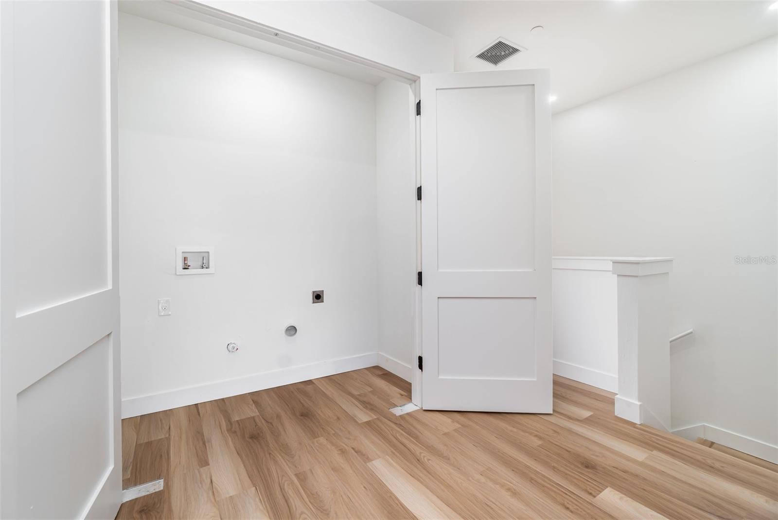 Image 24 of 25 For 3609 Bal Harbor Boulevard 3