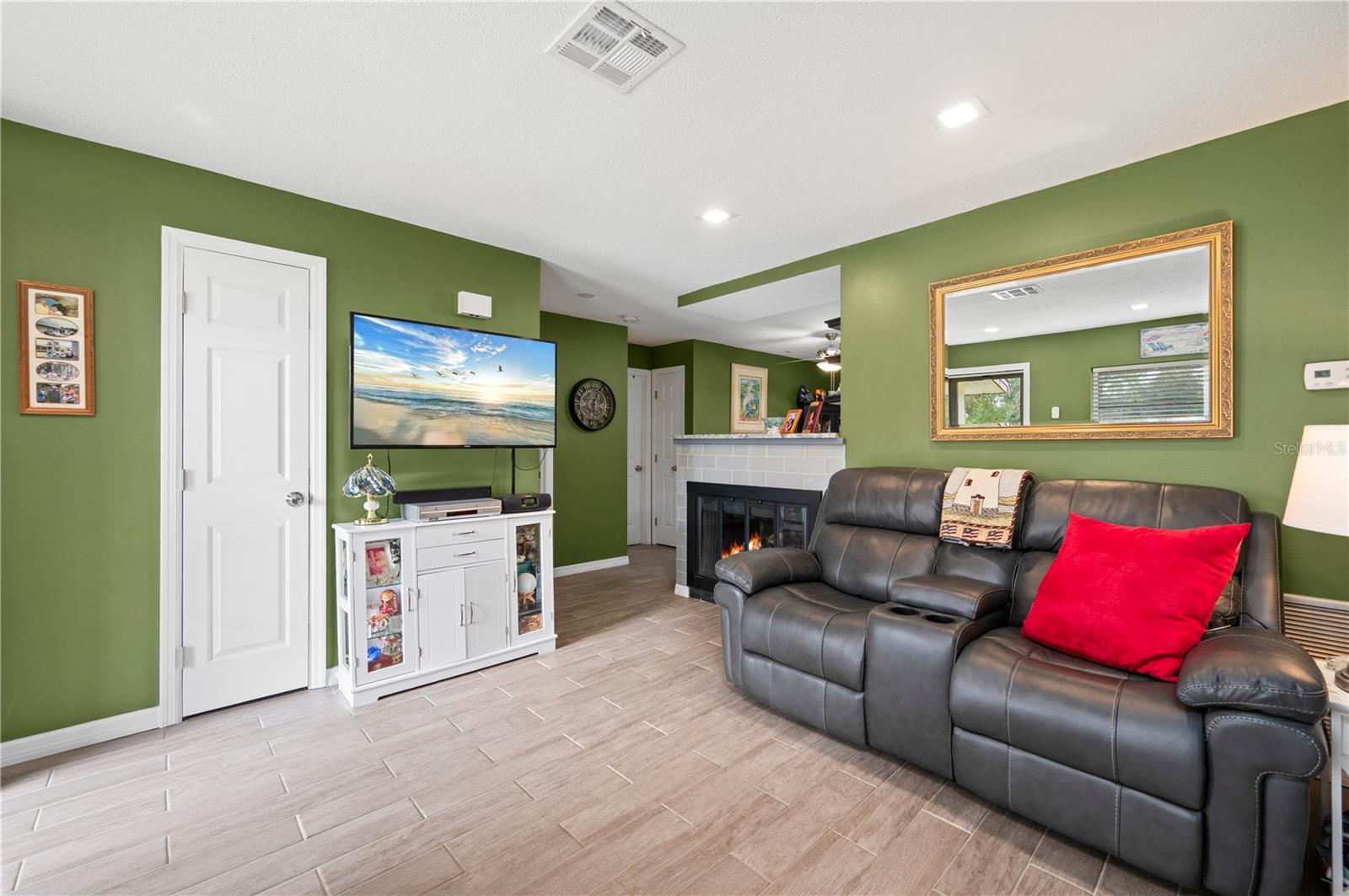 Image 10 of 43 For 1419 Amelia Avenue