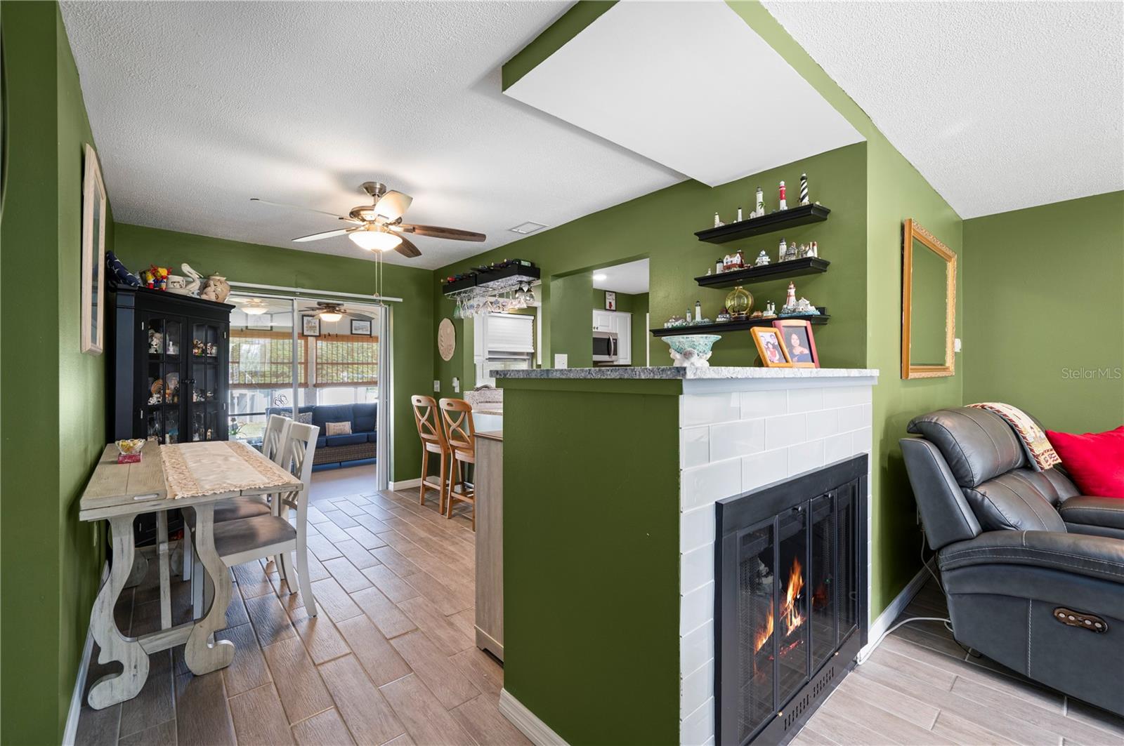 Image 11 of 43 For 1419 Amelia Avenue