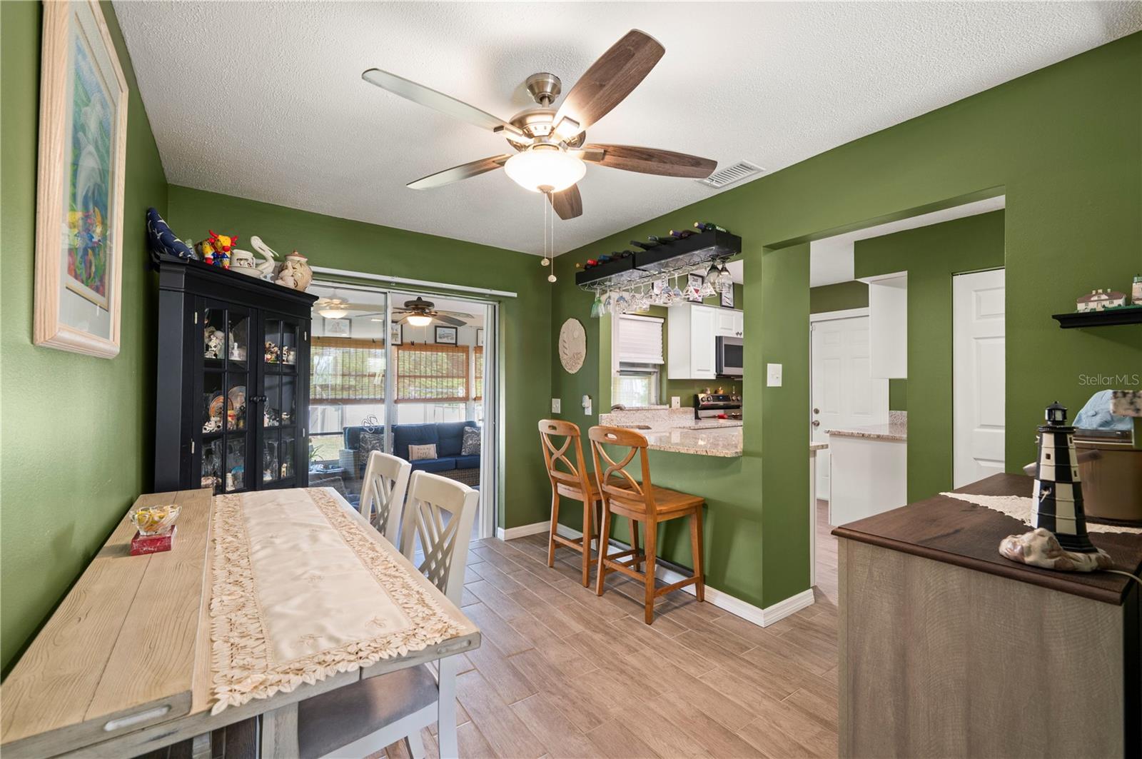 Image 12 of 43 For 1419 Amelia Avenue