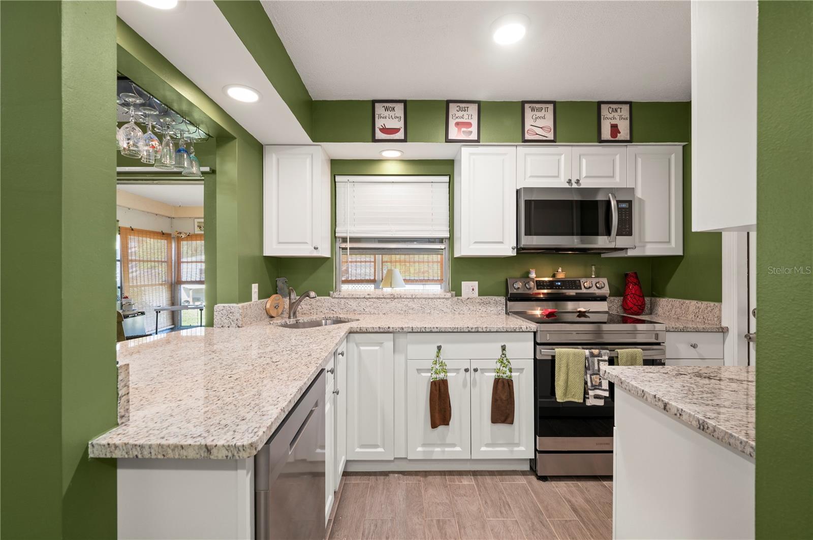 Image 16 of 43 For 1419 Amelia Avenue