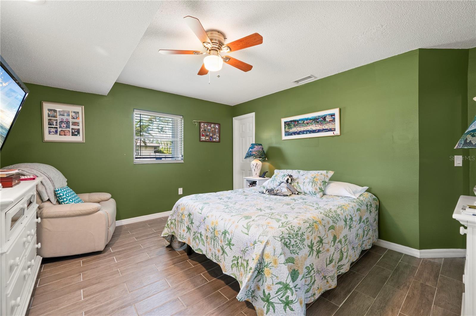 Image 19 of 43 For 1419 Amelia Avenue