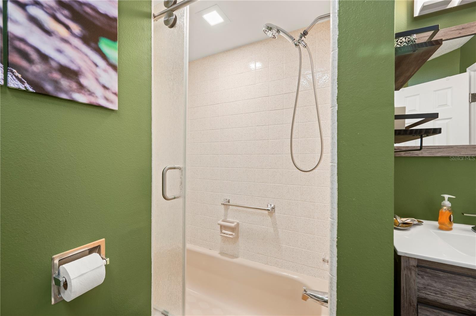 Image 23 of 43 For 1419 Amelia Avenue