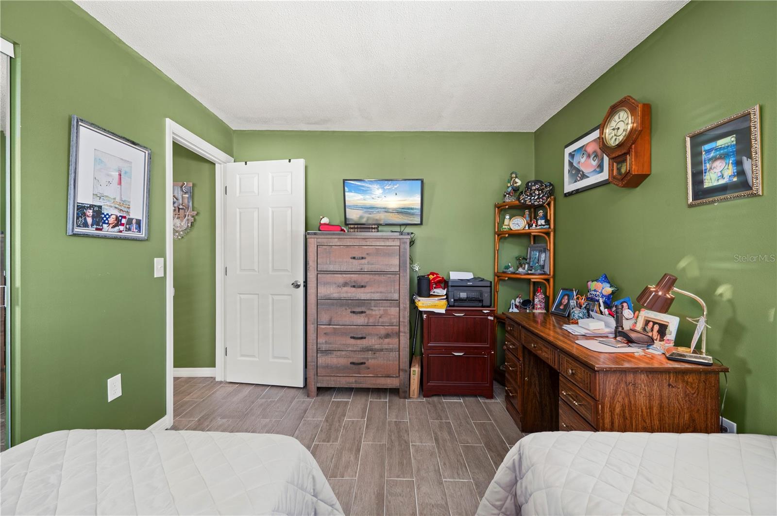 Image 25 of 43 For 1419 Amelia Avenue