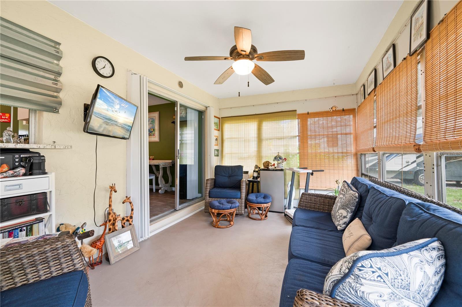 Image 29 of 43 For 1419 Amelia Avenue