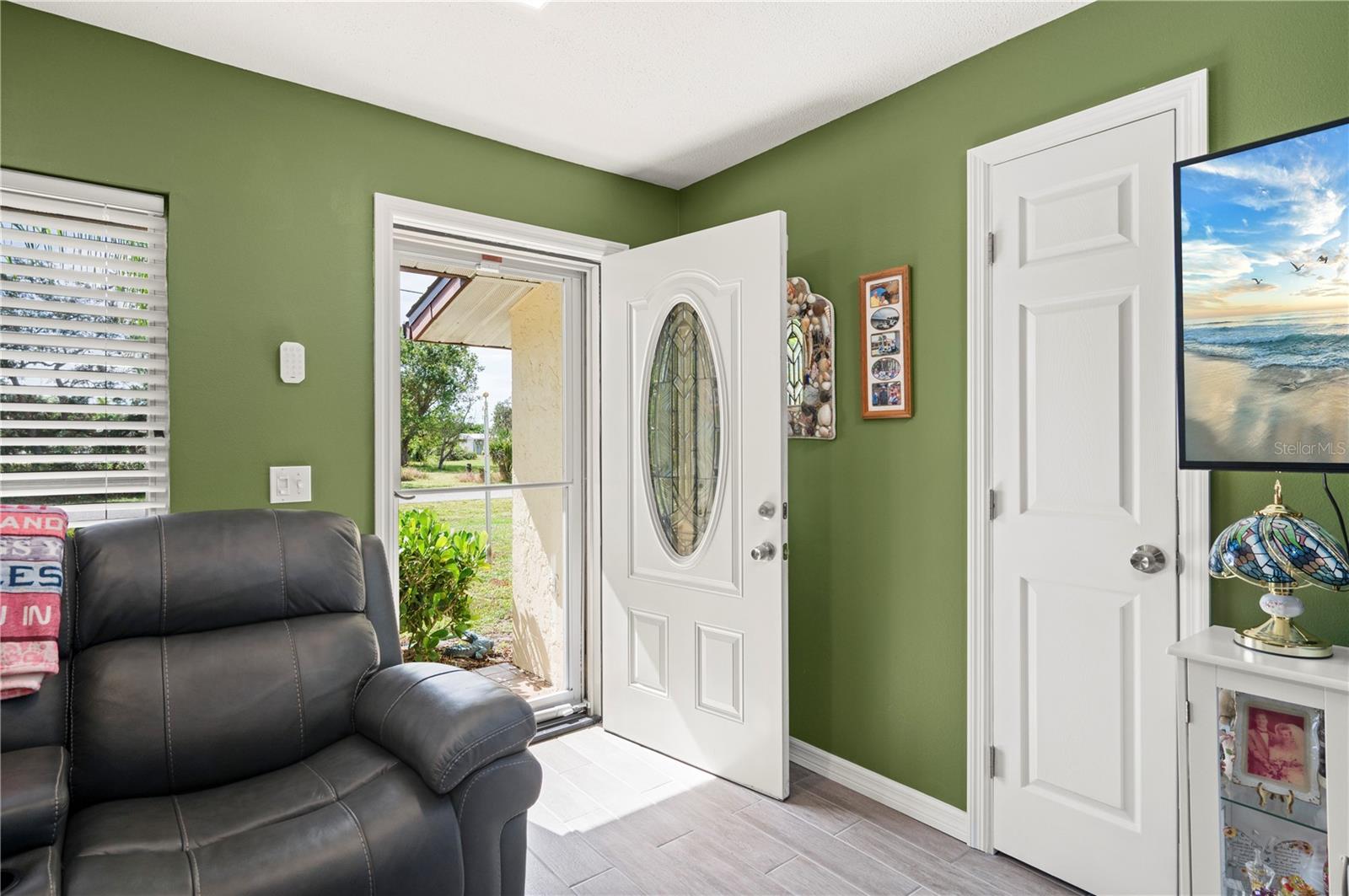 Image 7 of 43 For 1419 Amelia Avenue