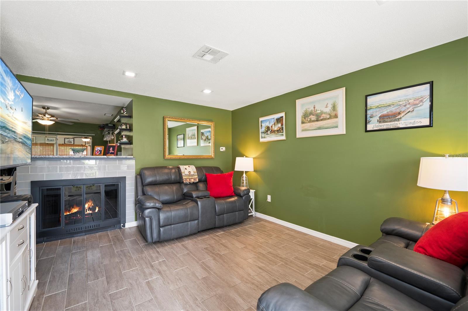 Image 8 of 43 For 1419 Amelia Avenue