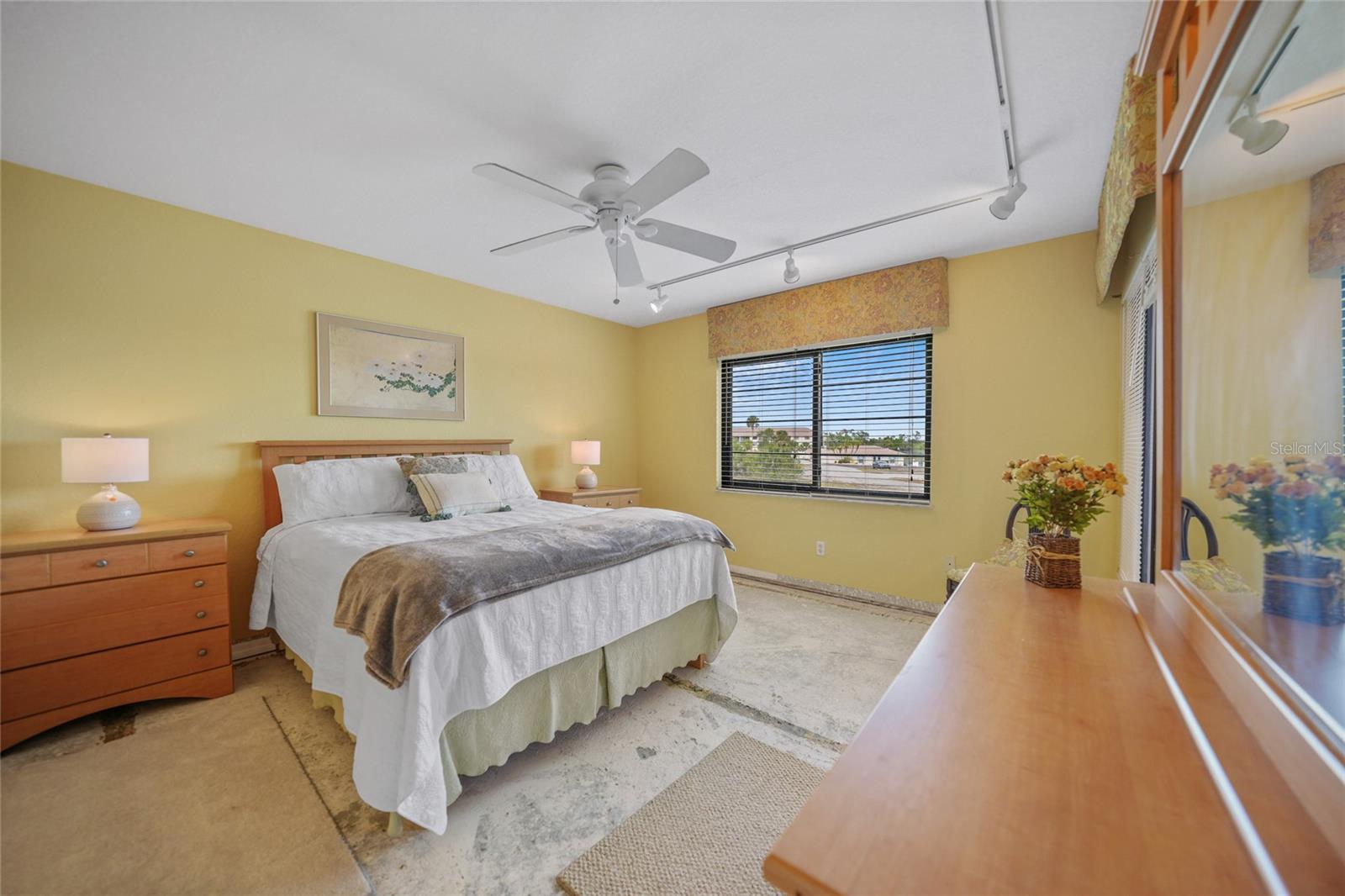 Image 22 of 41 For 175 Kings Highway 226