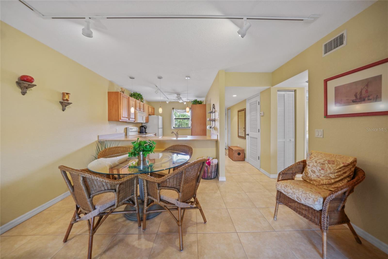 Image 7 of 41 For 175 Kings Highway 226