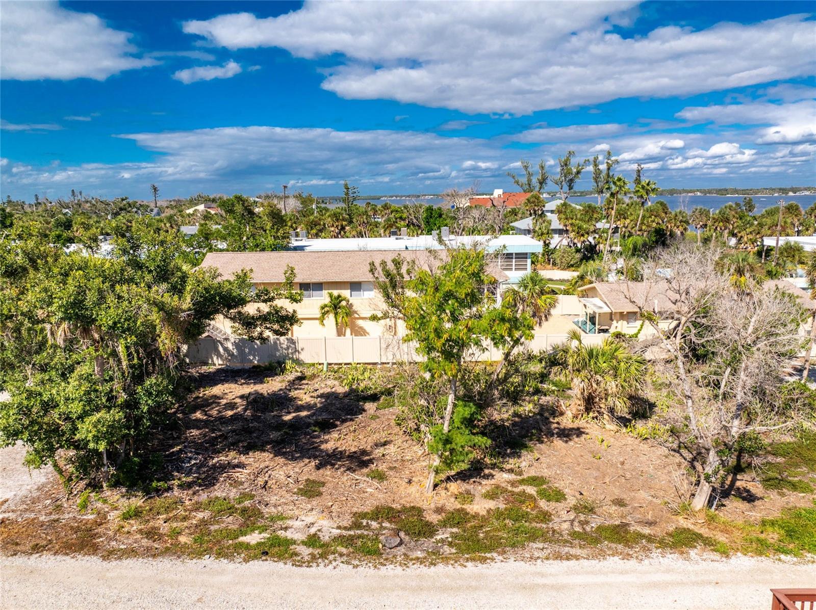 Image 5 of 25 For 5047 Beach Road