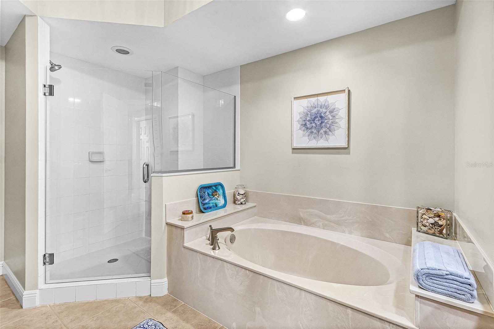 Image 17 of 54 For 3329 Sunset Key Circle 203