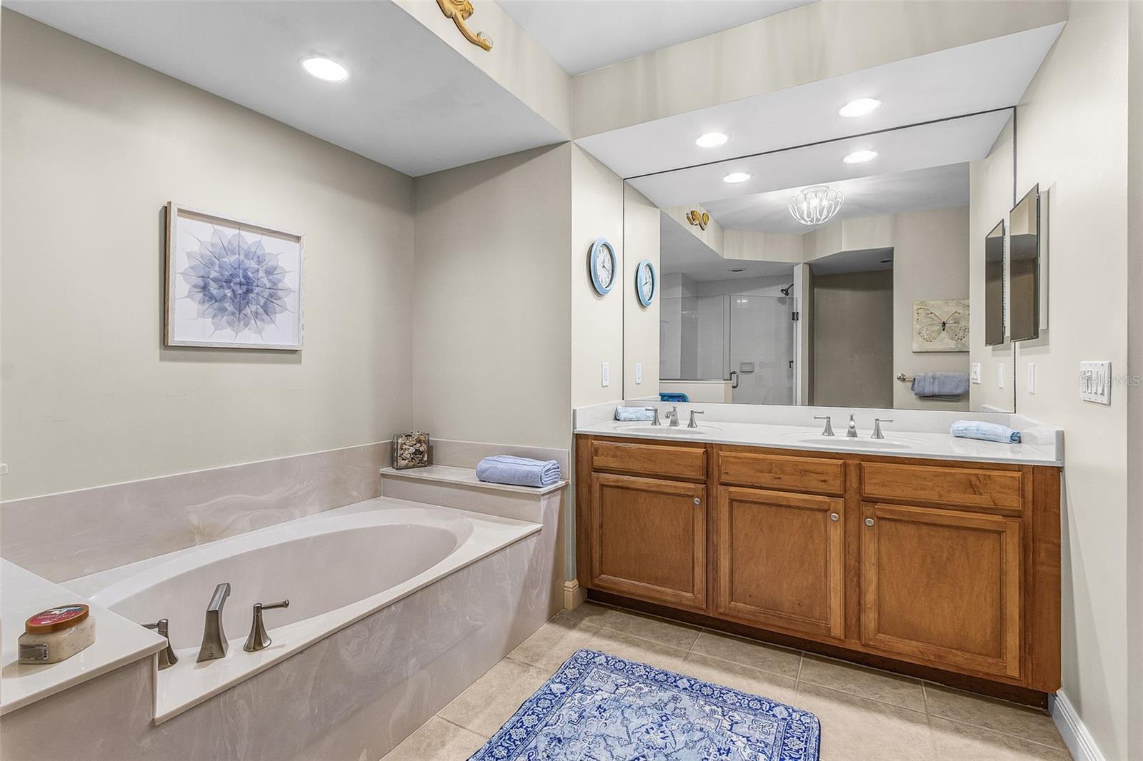 Image 18 of 54 For 3329 Sunset Key Circle 203