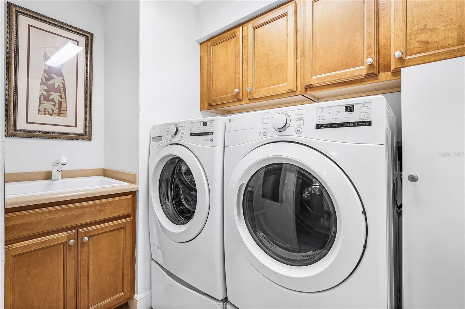 Image 24 of 54 For 3329 Sunset Key Circle 203